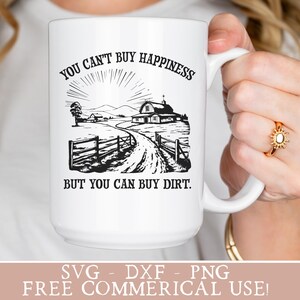 Puede incluir: Taza de cer&aacute;mica blanca con una ilustraci&oacute;n en blanco y negro de una granja y el texto "You can't buy happiness but you can buy dirt."