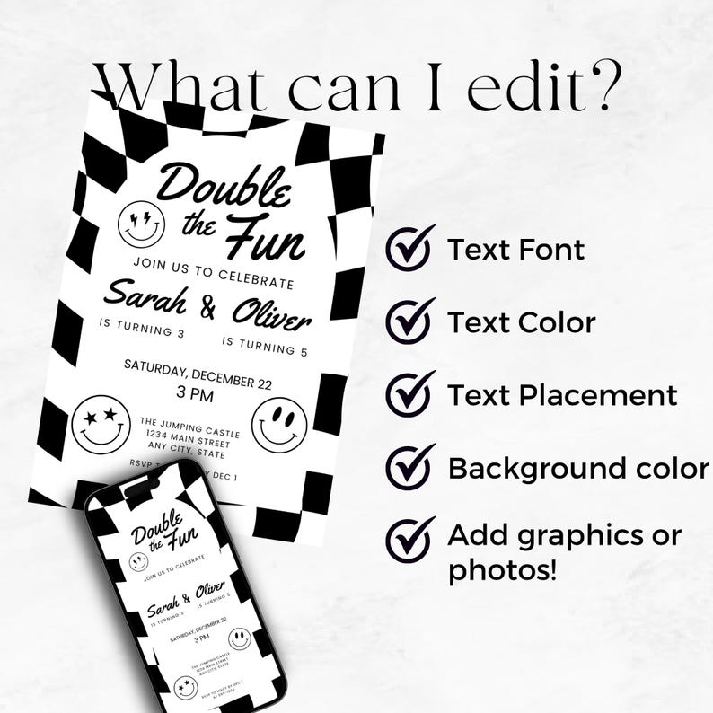 Op de afbeelding: Een zwart-wit geblokte verjaardagsuitnodigingssjabloon met smileygezichten en de tekst Double the Fun, Sarah & Oliver, en evenementdetails. Een lijst met bewerkbare functies bevat tekstlettertype, tekstkleur, tekstplaatsing, achtergrondkleur en afbeeldingen.