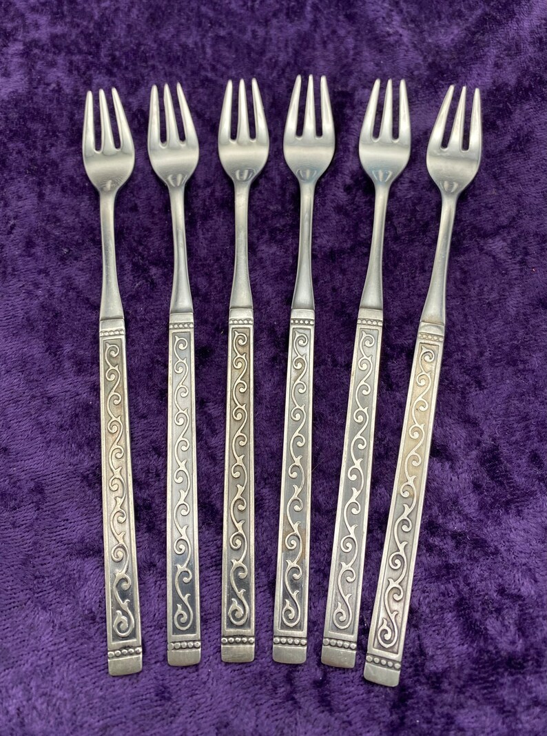 SPANISH COURT Oneida Vintage Flatware 6 Cocktail Seafood Forks Made in