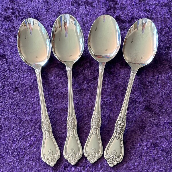 KENNETT SQUARE Distinction Deluxe Stainless by Oneida Vintage Glossy Flatware - 4 Oval Soup Spoons