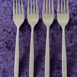 MELISSA by Oneida Ltd Stainless Vintage Flatware - 4 Salad / Dessert Forks