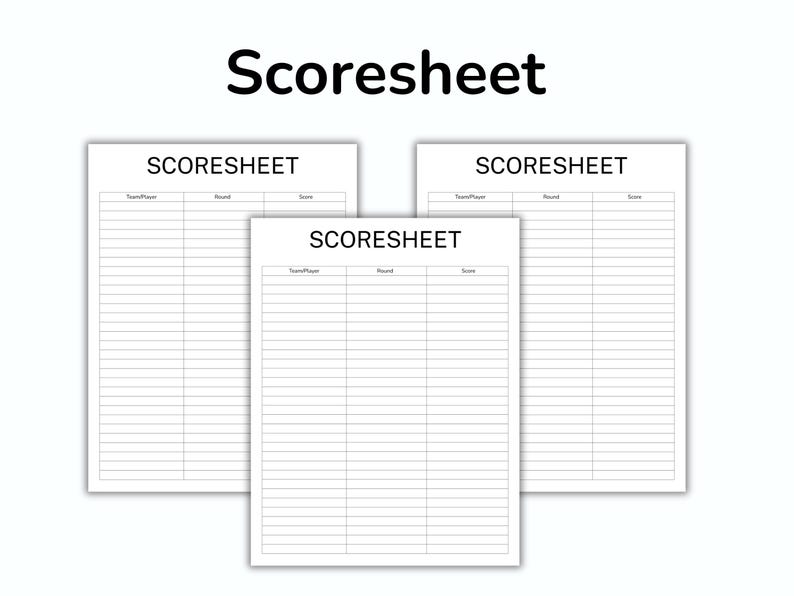 Puede incluir: Tres hojas de anotaci&oacute;n blancas con la palabra "Scoresheet" en la parte superior. Cada hoja tiene columnas para Equipo/Jugador, Ronda y Puntuaci&oacute;n. La palabra "Scoresheet" tambi&eacute;n est&aacute; escrita en letras negras grandes encima de las hojas.
