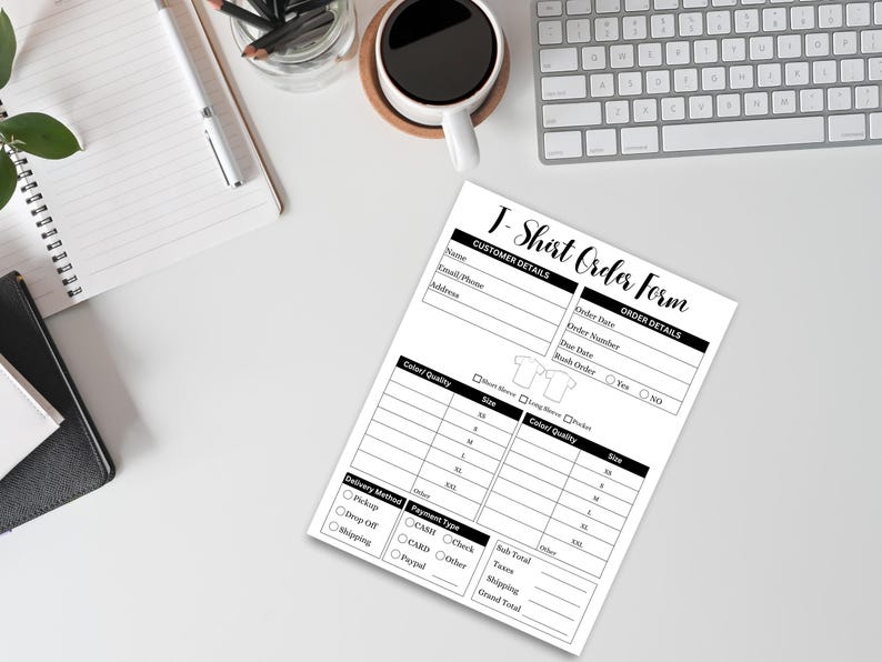 Peut inclure: Un formulaire de commande de t-shirt noir et blanc avec des sections pour les coordonn&eacute;es du client, les d&eacute;tails de la commande, le mode de livraison, le mode de paiement et le r&eacute;capitulatif de la commande. Le formulaire comprend des champs pour le nom, l'e-mail, le t&eacute;l&eacute;phone, l'adresse, le num&eacute;ro de commande, la date d'&eacute;ch&eacute;ance, la commande urgente, la couleur, la quantit&eacute;, la taille, le sous-total, les taxes, la livraison et le total g&eacute;n&eacute;ral.