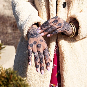 The Mandala Henna Tattoo Kit is 100% Organic