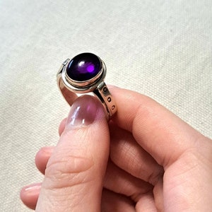 Bague en argent avec une pierre d'amethyst, bague faite à la main image 1