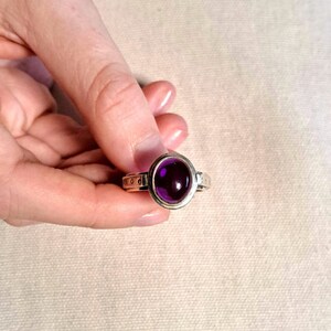 Bague en argent avec une pierre d'amethyst, bague faite à la main image 4