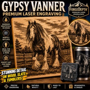Könnte beinhalten: Eine quadratische Holzplatte mit einer Lasergravur eines Gypsy Vanner Pferdes auf einer Weide mit Zaun und Bäumen. Der Text lautet GYPSY VANNER PREMIUM LASER ENGRAVING und FORGEDEPTH. Ein Schieferuntersetzer und ein Becher zeigen dasselbe Motiv.