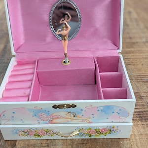 Vintage 1980's Lillian Vernon Ballerina Musical Jewelry Box