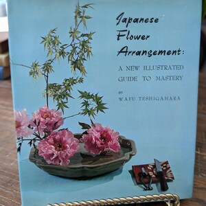 アート・デザイン・音楽 MANUAL OF JAPANESE FLOWER ARRANGEMENT Japanese Flower Arrangement by Wafu Teshigahara --- Vintage 1960s