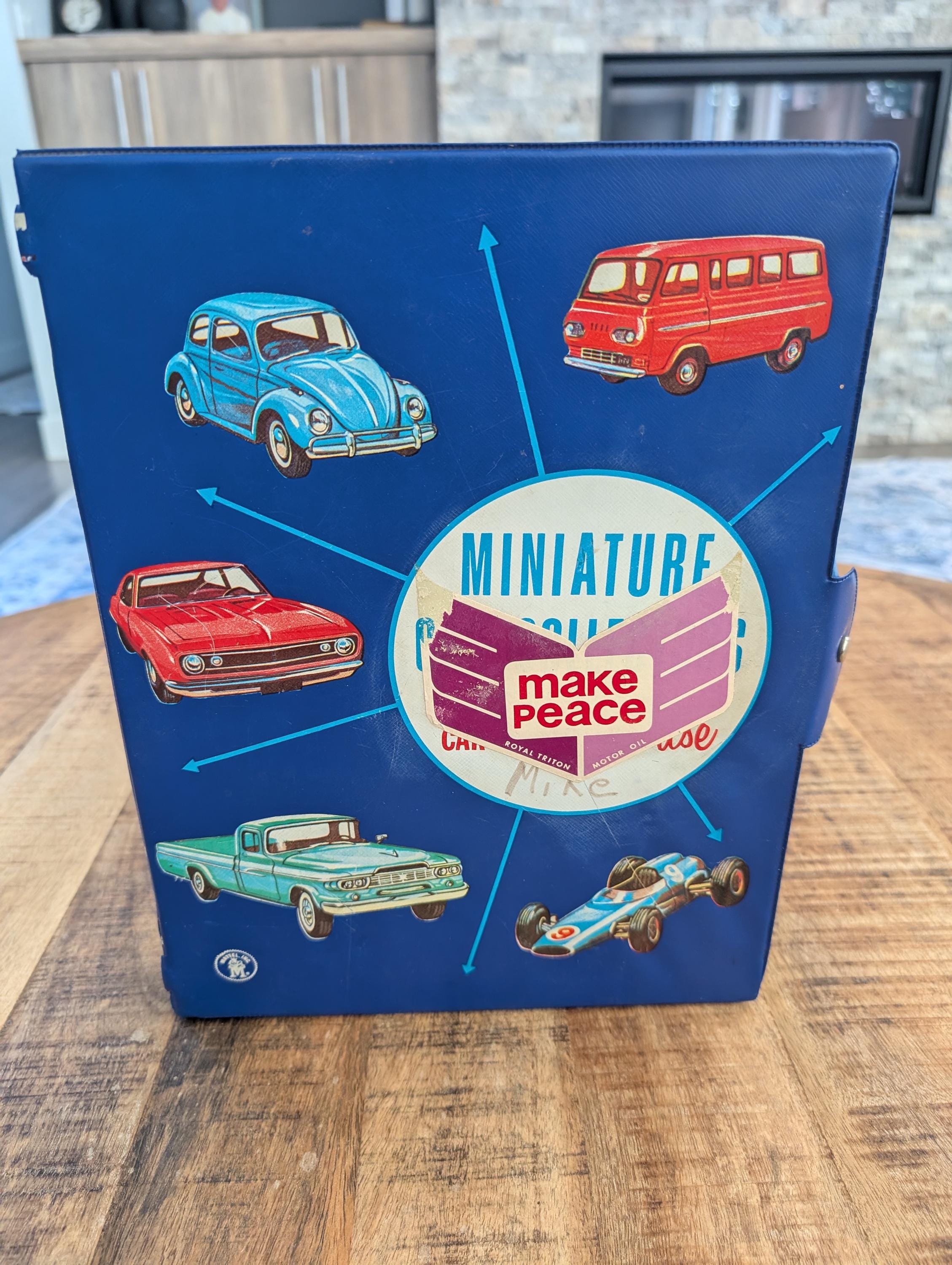 Vintage 1966 Mattel Miniature Car Collectors 24 Car Show Case No