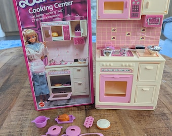 BARBIE SWEET ROSES Refrigerator/freezer NRFB + Jeans Fashion Outfit