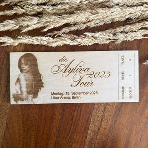 Ayliva Konzertkarte aus Holz als Andenken oder Geschenk, personalisierte Konzertticket