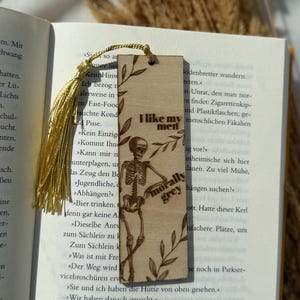 Jesus Bookmark “Is that Smut?” – Wooden Bookmark Personalized – Funny Booktok Gift – Reader Gift – Engraved Wood Bookmark Skelett Men