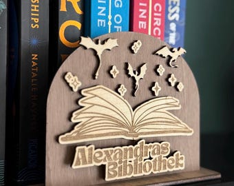 Personalized Bookshelf Name Sign – Wooden Shelf Decor – Custom Reading Nook Sign – Gift for Book Lovers – Bookish Decor