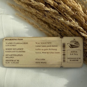 Wooden cruise boarding pass – Personalized magnet as a gift – Customizable travel voucher, travel souvenir, boarding pass