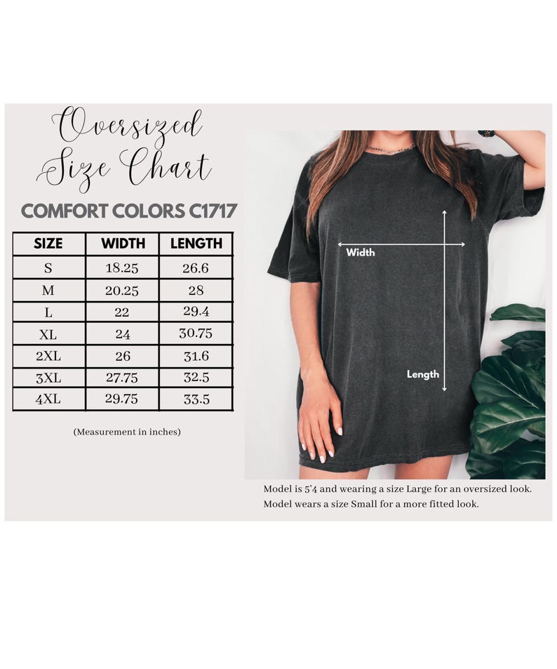 Może przedstawiać: Ciemnoszara koszulka oversize z tabelą rozmiar&oacute;w. Tabela zawiera rozmiary od S do 4XL, z odpowiednimi wymiarami szerokości i długości w calach. Koszulka to Comfort Colors C1717. Wymiary podane są w calach, z przelicznikiem na cm.