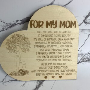 Mensaje grabado en madera para mamá.