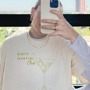 Dirty Martini Club T-Shirt, Retro Cocktail Tee for Martini Lovers, Vintage-Inspired Drinking Shirt, Perfect Gift for Cocktail Fans