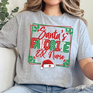 Weihnachten ER Nurse Shirt, Santa's Lieblings Notaufnahme Registered Nursing Geschenk, festliches XMas RN T-Shirt, Urlaub Notfall Abt. ED Tee