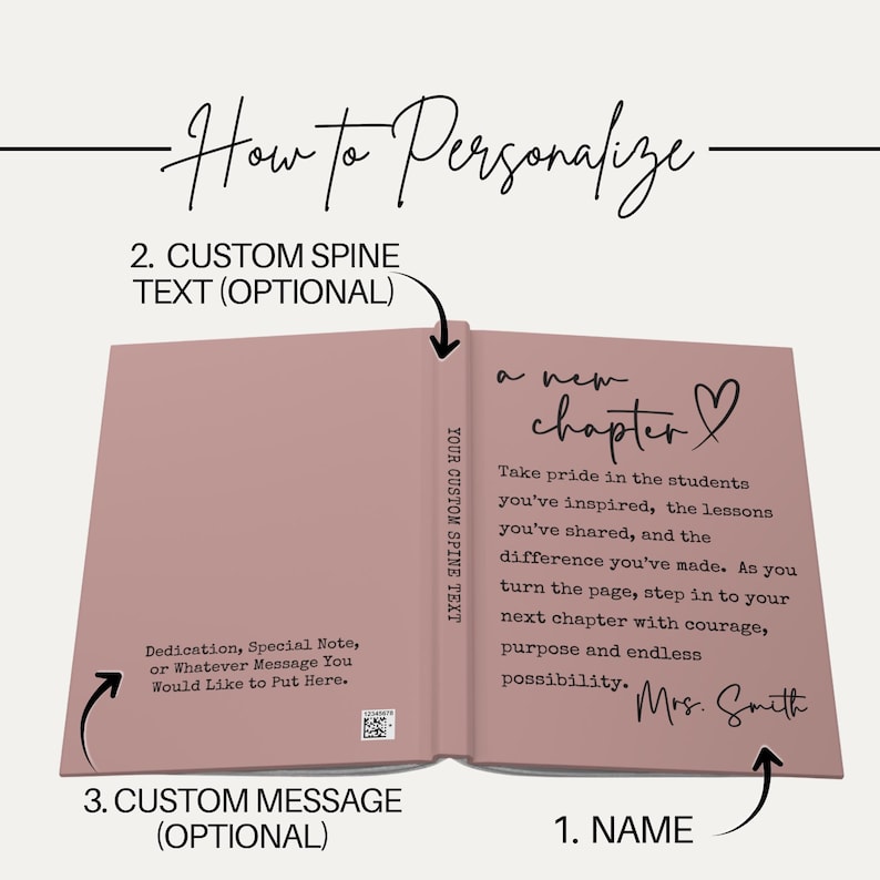 Puede incluir: Libro abierto con una cubierta rosa polvorienta, con el texto "a new chapter" y un s&iacute;mbolo de coraz&oacute;n. El interior del libro incluye un mensaje personalizado y el nombre "Mrs. Smith". El texto del lomo dice "YOUR CUSTOM SPINE TEXT".