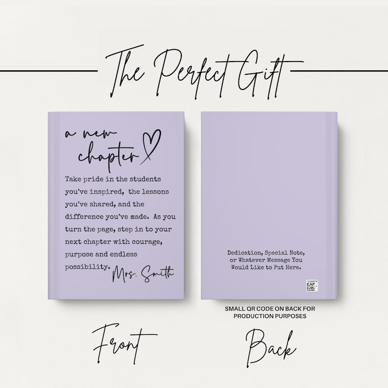 Puede incluir: Un diario lila con la frase "a new chapter" y un s&iacute;mbolo de coraz&oacute;n. La portada incluye un mensaje personalizado. La contraportada tiene espacio para una dedicatoria. Las palabras "The Perfect Gift" est&aacute;n en la parte superior.