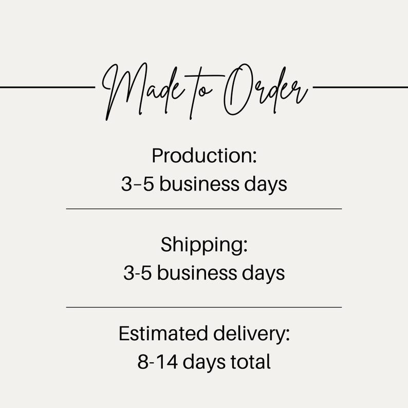 Op de afbeelding: Cr&egrave;mekleurige afbeelding met de woorden "Made to Order" in elegant schrift. Hieronder staat tekst met de productie- en verzendtijden en de geschatte levertijd.