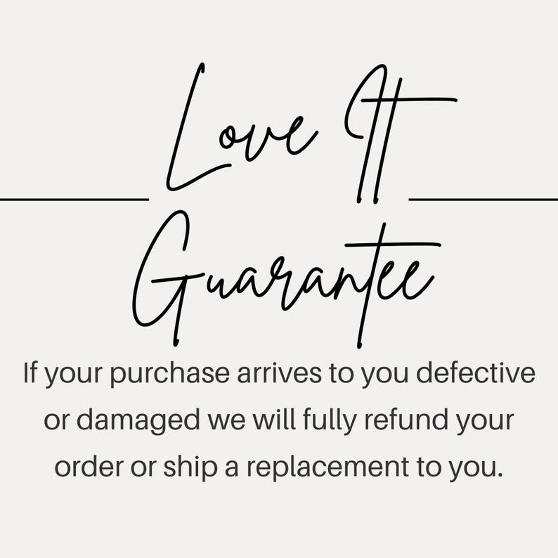 Puede incluir: Gr&aacute;fico color crema con las palabras "Love It Guarantee" en elegante escritura negra. Debajo, el texto indica que las compras defectuosas o da&ntilde;adas ser&aacute;n totalmente reembolsadas o reemplazadas.
