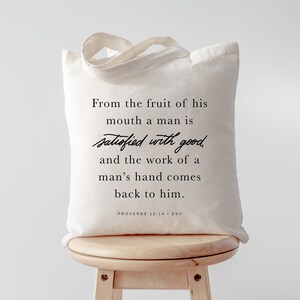 Proverbes 12:14 Sac fourre-tout chrétien, sac fourre-tout en toile naturelle, sac fourre-tout religieux, cadeau de merch chrétien basé sur la foi, sac à provisions en versets bibliques