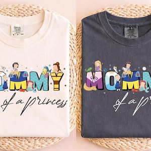 Camiseta de mamá de princesas Disney, camiseta de mamá de princesas Ariel, Elsa y Blancanieves, camisetas Disney para el Día de la Madre, camiseta para el viaje de mamá a Disneyland imagen 1