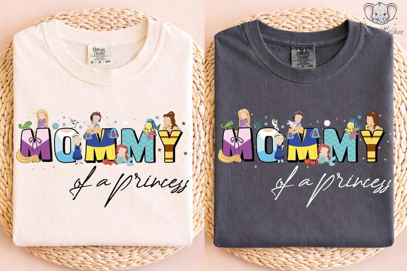 Camiseta de mamá de princesas Disney, camiseta de mamá de princesas Ariel, Elsa y Blancanieves, camisetas Disney para el Día de la Madre, camiseta para el viaje de mamá a Disneyland imagen 1