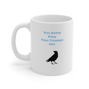 Caneca de café de cerâmica de 11 onças da Rook Enthusiast - 'Você tem que jogar seus trunfos