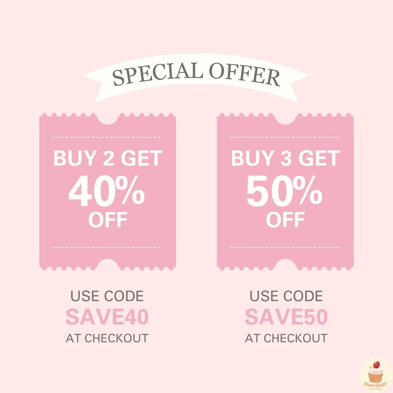 K&ouml;nnte beinhalten: Rosa-wei&szlig;es Grafik mit dem Text "SPECIAL OFFER" in einem Banner oben. Zwei rosa Coupons mit abgerundeten Ecken und einem gepunkteten Rand. Der linke Coupon lautet "BUY 2 GET 40% OFF" und der rechte Coupon lautet "BUY 3 GET 50% OFF". Unter jedem Coupon steht der Text "USE CODE" und ein Code, "SAVE40" oder "SAVE50", gefolgt von "AT CHECKOUT".