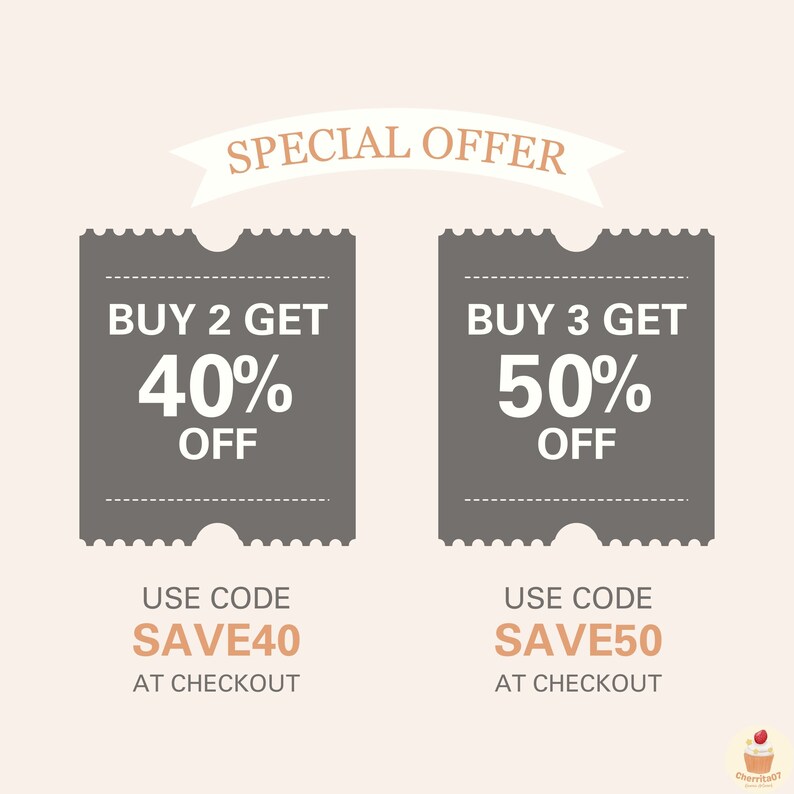K&ouml;nnte beinhalten: Eine Grafik mit einem Sonderangebot mit zwei Rabattcoupons. Der erste Coupon lautet "Kaufe 2, erhalte 40 % Rabatt" und der zweite Coupon lautet "Kaufe 3, erhalte 50 % Rabatt". Beide Coupons haben einen grauen Hintergrund und wei&szlig;en Text. Die Coupons enthalten auch einen Rabattcode, der an der Kasse verwendet werden kann: SAVE40 und SAVE50.