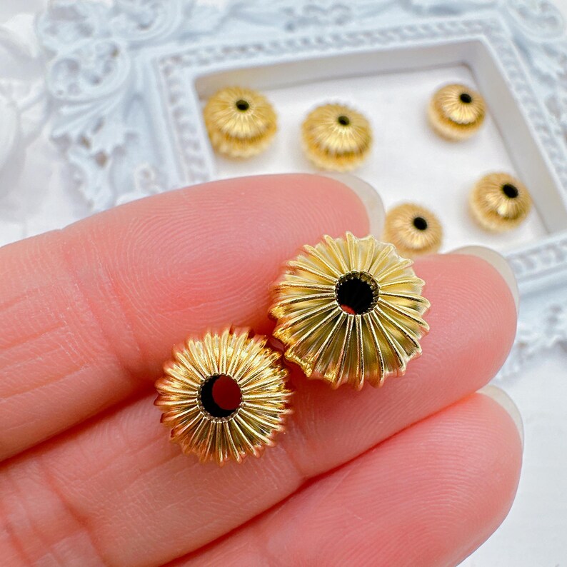Cuentas espaciadoras de latón corrugado de 10 mm/12 mm, chapadas en oro/plata, 24 cuentas redondas de estilo vintage con rayas, chapadas en oro/plata de ley 925. imagen 5
