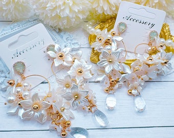 Gorgeous White Lily Bouquet Loop and Dangle Flower Earrings, CZ & Glass Earring Studs, Wedding Bridesmaid Earrings, Acrylic Beads, 95x43mm