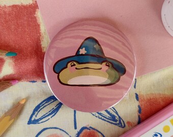 Pin de botón de rana mágica: pin de botón de rana caótica kawaii linda hecha a mano de 58 mm, idea de regalo divertida para decorar su bolso, cartera, mochila