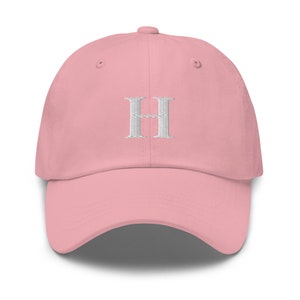 Sombrero de papá con letra 'H'