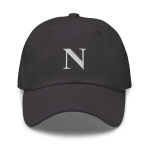 Sombrero de papá con letra 'N'