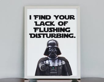 Könnte beinhalten: Ein weißer gerahmter Druck mit einem Schwarzweißbild von Darth Vader. Der Text auf dem Druck lautet "Ich finde Ihren Mangel an Spülen beunruhigend."