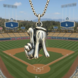 Los Angeles Dodgers Mouse Hands Pendent