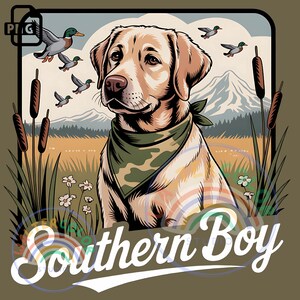 Op de afbeelding: Illustratie van een gele Labrador Retriever met een groene camouflage bandana, met eenden op de achtergrond. De tekst "Southern Boy" staat in witte letters onder de hond, tegen een bruine achtergrond.