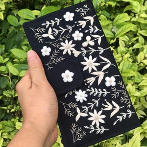 Embroidered wallet,floral embroidered wallet,fabric wallet,woman' wallet,woman' fabric wallet,linen wallet,Wild flowers embroidered.