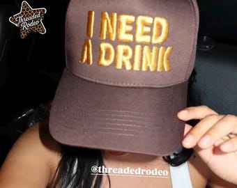 Trucker-Mütze „Ich brauche einen Drink“ | Herbstmütze | Trinkmütze