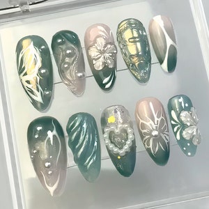 Delicate Blooms Press On Nails | Heart-shaped Pearl Charms On Fake Nails |  Green Leaf Press On Nails | Nail Art | Gift for her | HD193T