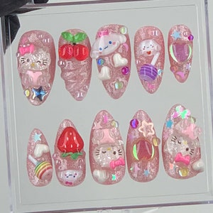 Niedliche 3D Cartoon Press-On Nägel | Kawaii Glitter Pink Nagelkunst | Hello Kitty und Erdbeer Themed Acrylnägel | Nagel Anhänger |Individuell|HB575Y