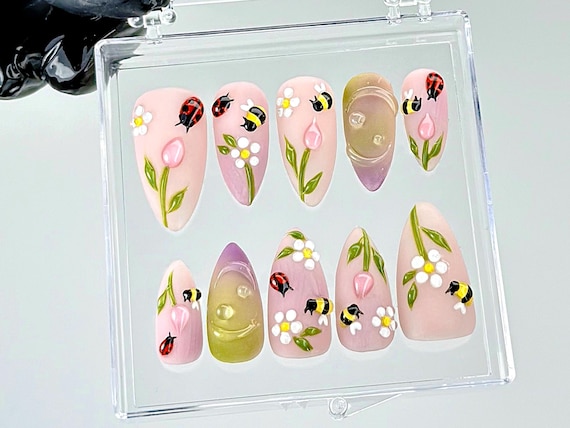 ネイルシール★ F693 ミツバチ　お花　フラワー　秋冬　蜂　植物　ボタニカル 3Dミツバチてんとう虫プレスオンネイル｜花柄スプリングガーデンネイル