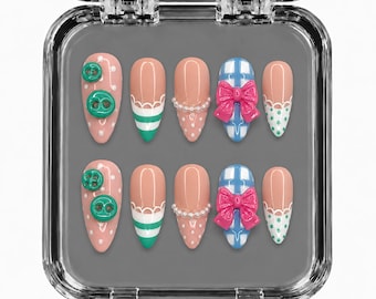 Unghie finte a mandorla con fiocco coquette, realizzate negli Stati Uniti • Set a quadretti pastello fatto a mano • Unghie per feste di compleanno per donne • HB1299ZG