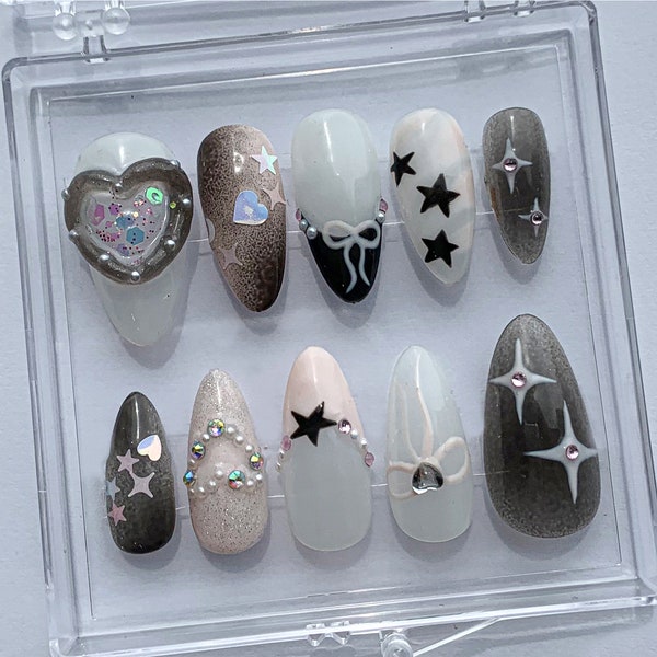 Luxurious heart press on nails | Black and Silver Fake Nails with Star Charm | Nail Art | Almond Nails | Y2k Nails | Gift for Her | HD384T