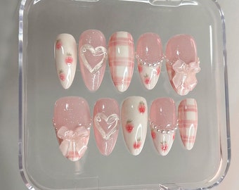 夢のようなピンクのプレスオンネイル | イチゴ柄ネイルセット