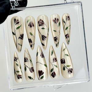 Unhas de pressão Vintage Vine Bloom | Arte de unhas florais pintadas à mão | Dicas botânicas inspiradas na natureza | Unhas de pressão brilhantes e elegantes | HC969EK